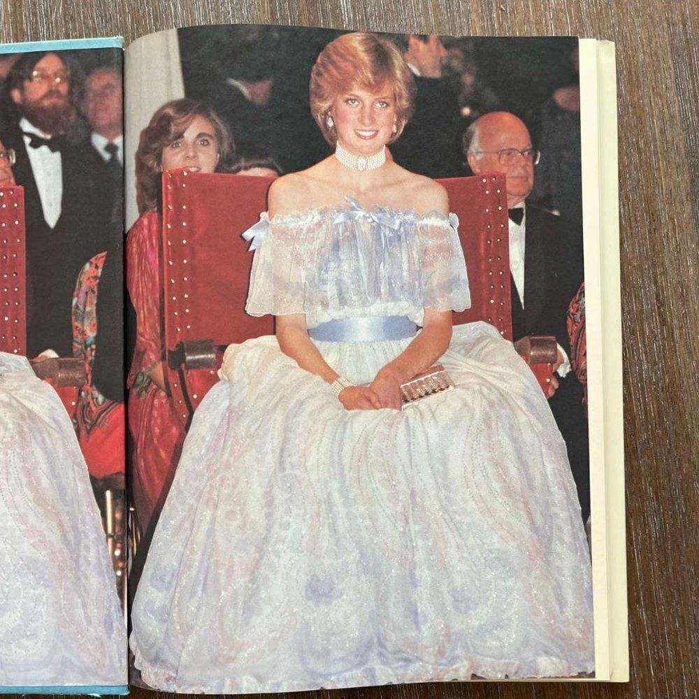 Vintage BOOK PRINCESS by Robert Lacey (1982) - Picture 5 of 8
